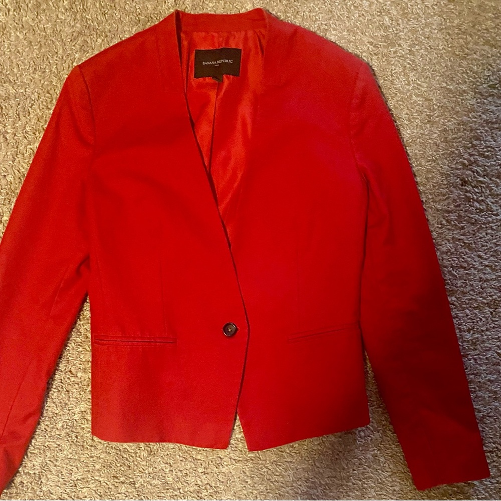 Banana Republic Scarlet Sage color blazer!!Size 6! It’s great!So Pretty!Clean!